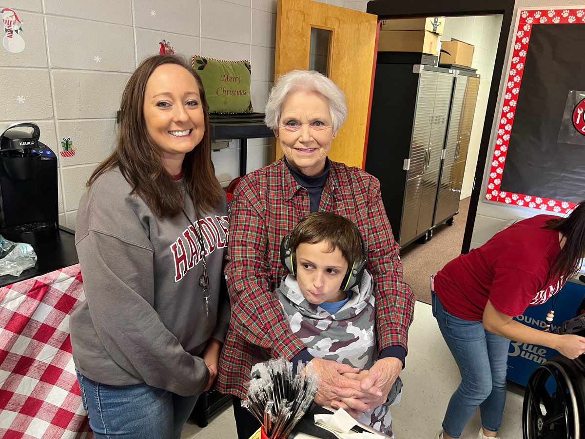 roanoke_schools's tweet photo. We are so proud of our students! They served up coffee, breakfast biscuits, hash rounds, and pastries for our honored guests. We also want to thank the phenomenal educators who helped organize and support this event. Thank you! https://t.co/1NIo4M4poV