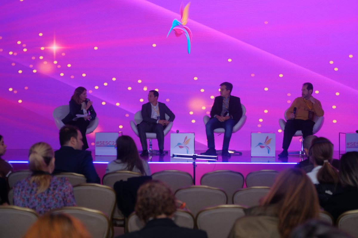 Recon_Col's tweet photo. #SESC22 ¡GRACIAS! @annarht, @Colcan_Lab y Vitalea por tener una mirada innovadora hacia los desafios de la salud y visionar en el Emprendimiento Social un aliado para encontrar soluciones a través de la innovación. https://t.co/XYg5lXt7uL