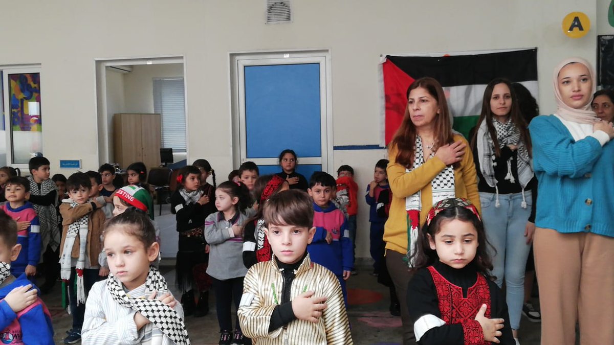 NajiyaRola's tweet photo. وما كانت فلسطين يوماً وطناً... بل هي قلباً
ونبضاً وحبًّا🇵🇸❤️
#الكوفية_خيوط_الوطن
#اليوم_العالمي_للتضامن_مع_الشعب_الفلسطيني
@makdawhaschool
@FThaalby
@AyaElZein7 https://t.co/kgjDSuTkFh