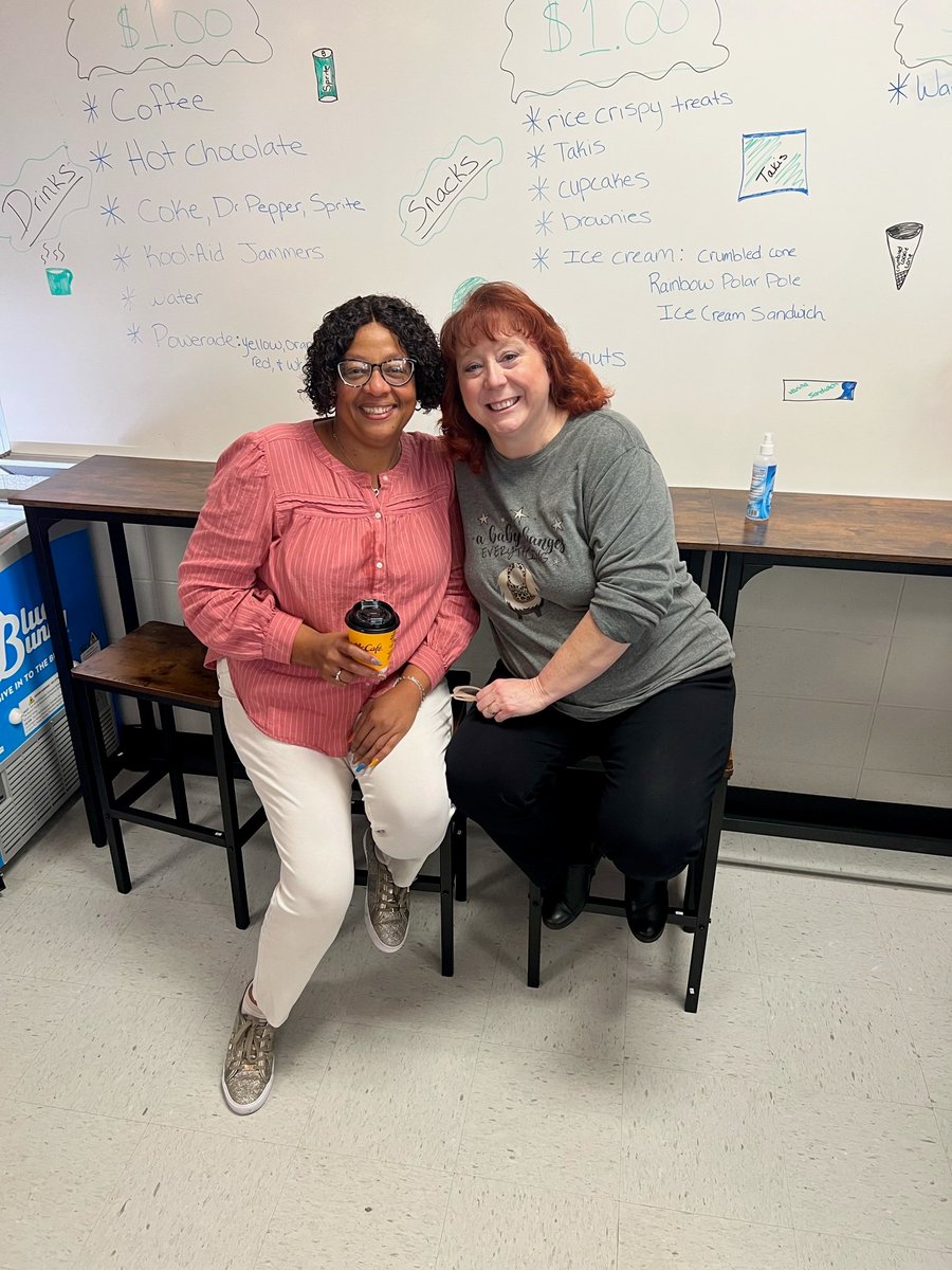 roanoke_schools's tweet photo. We also want to give a big thanks to our District Office team for helping support, organize, and prepare the breakfast. https://t.co/JCmkU28ZUy