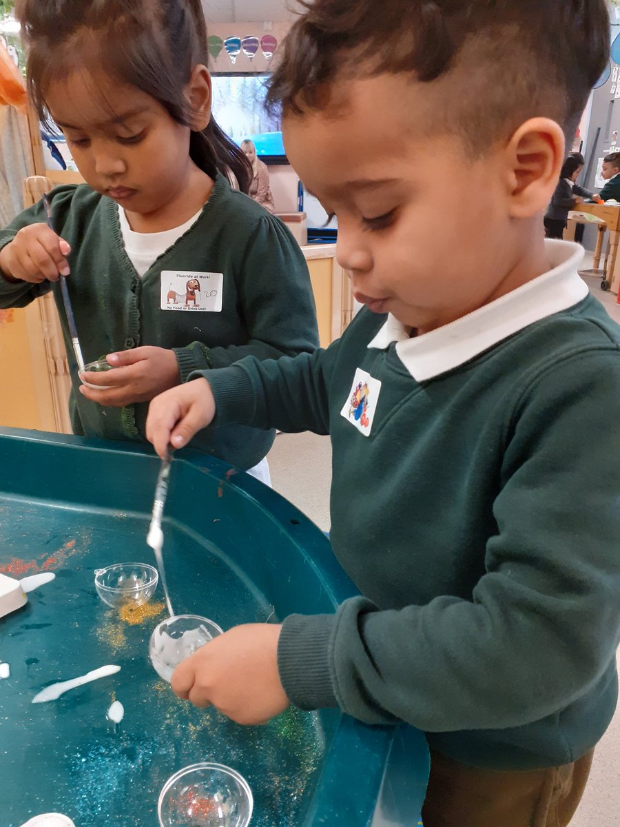 bygrove_primary's tweet photo. Nursery have also been getting into the festive spirit this week by decorating their own Christmas baubles! 🎄🎅🏼💫 #christmas2022 https://t.co/tmtbk5AFbI
