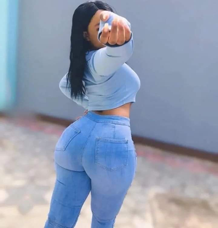 choni_munuya's tweet photo. Mention what your eyes SEE first 😅 https://t.co/OllPfmFTzX