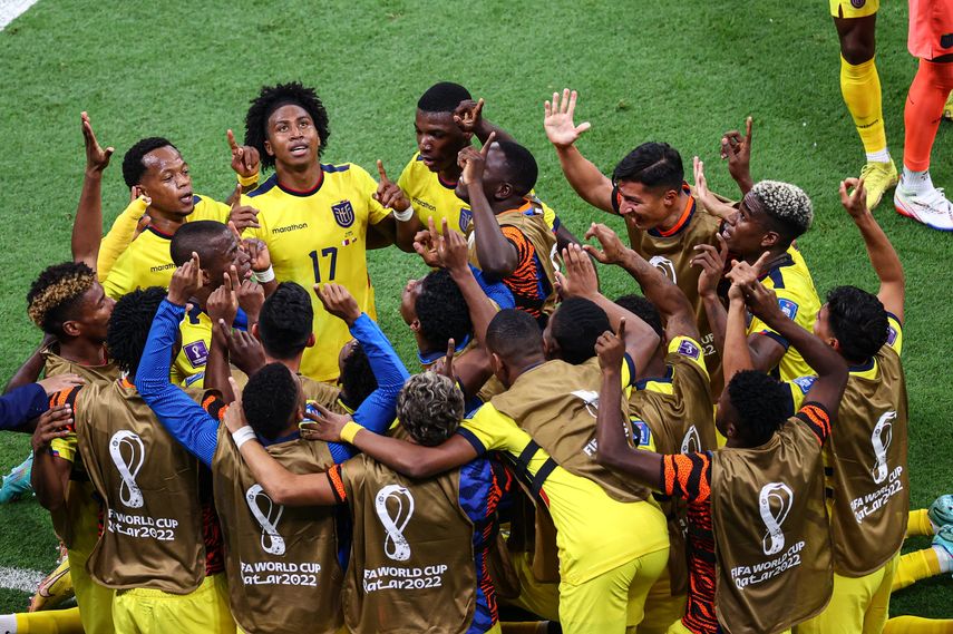 DavidDa68807264's tweet photo. AGRADECIDO CON ESTA SELECCIÓN 

Aunque el partido fue reñido, los espacios para el gol faltaron para festejar con todo un continente, sin embargo todo el país se siente orgullo de estos muchachos 🟡🔵

!LLEVO LA CAMISETA EN LA PIEL! 🇪🇨

Fuente: RPCTV
#EcuadorvsSenegal 
#LaTri https://t.co/sH8WkEovj7
