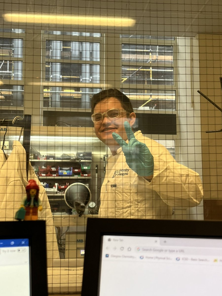 Prof_DHGregory's tweet image. Today we say farewell to @nfloresg7 He is leaving to work on characterisation of Pd NPs for directed catalysis using INS. We will miss him, with his contagious (but niche) sense of humour, his willingness to always help others, and his overall fabulousness. Now sashay, away.