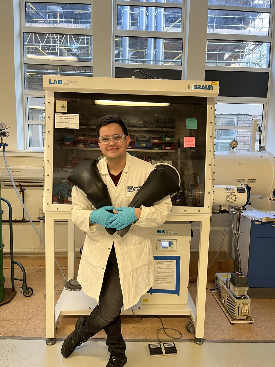 Prof_DHGregory's tweet image. Today we say farewell to @nfloresg7 He is leaving to work on characterisation of Pd NPs for directed catalysis using INS. We will miss him, with his contagious (but niche) sense of humour, his willingness to always help others, and his overall fabulousness. Now sashay, away.