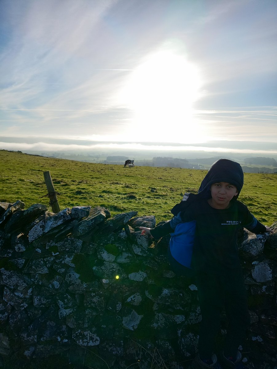 dixonsmn_pc's tweet photo. This afternoon's Norber Hike was like going on two walks, although it was a lovely clear day as soon as we reached the peak the mist caught out. The before/after picture tells the tale. Incredible sights and great conversation. #Unity @dixonsmnp https://t.co/waezbMOyN0