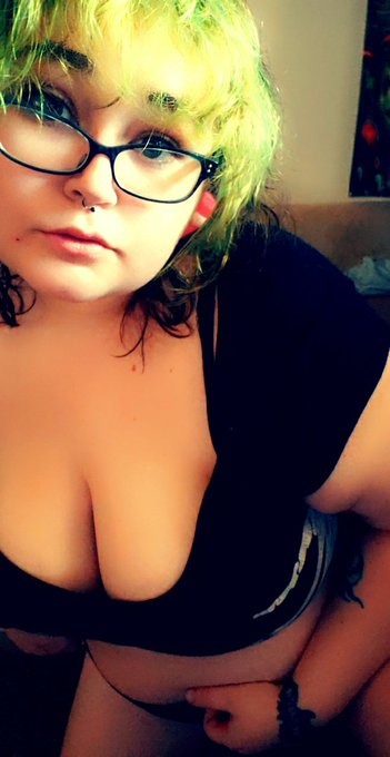 Id love if someone was to get me new earrings 🥺 https://t.co/FtSjbXD5vG<a href="/tag/cam4"class="tags"><span>#cam4</span></a>