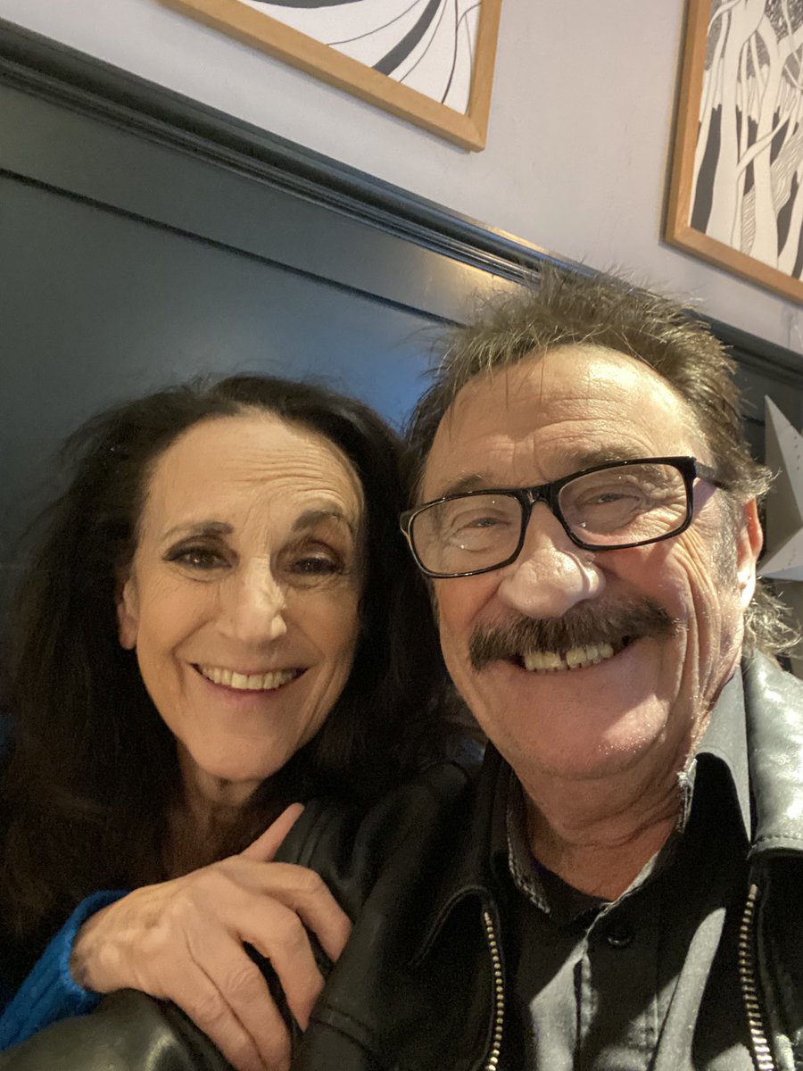 PaulChuckle2's tweet image. Earlier today had a lovely lunch with ⁦@LesleyJosephTV⁩ and ⁦@sportsmimic⁩ …. then back to rehearsals #PantoTime ⁦@MKTheatre⁩