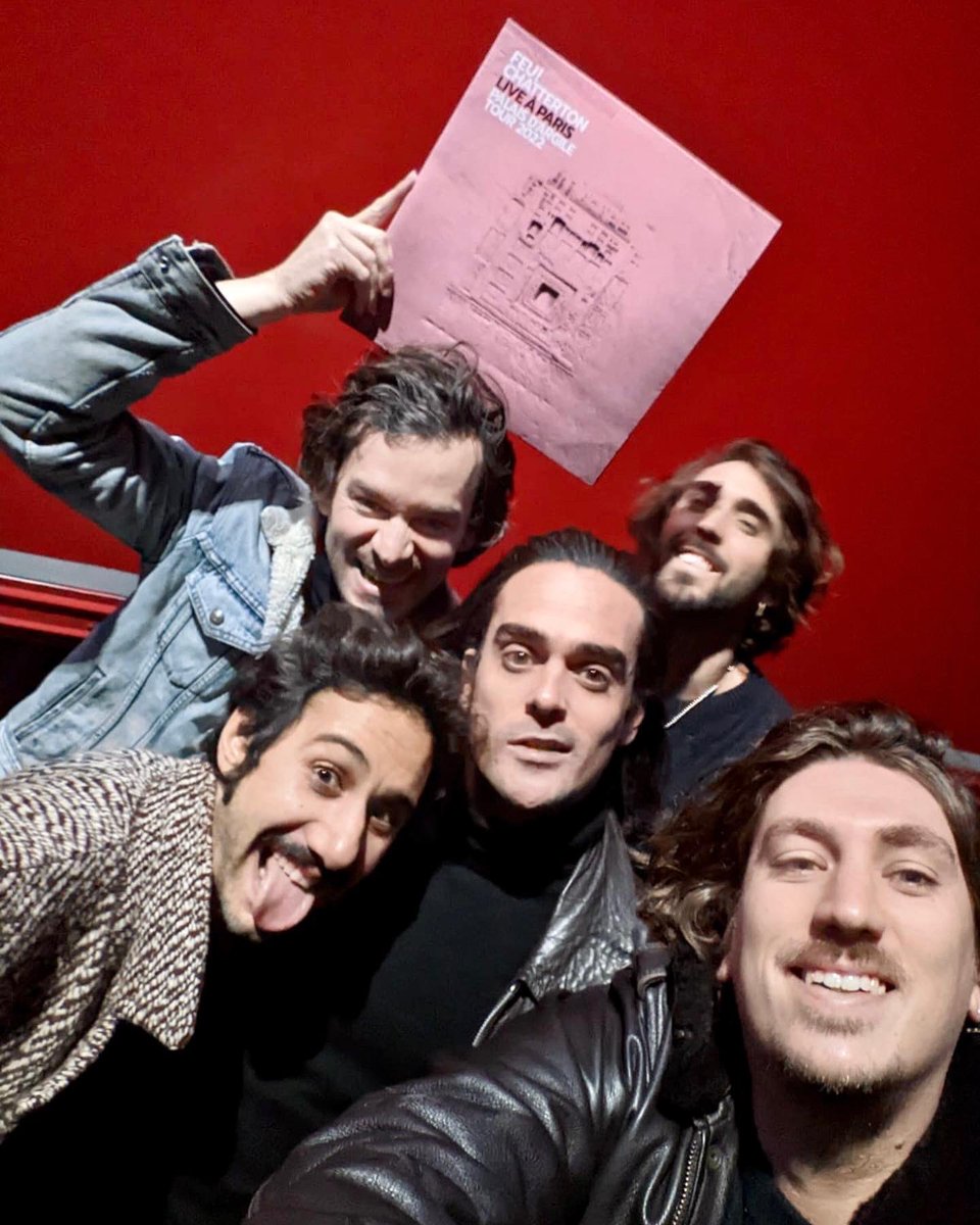 L’album live à 4 jours, il a l’air de vous plaire ça fait super plaisir 💗 On y a mis beaucoup de cœur, tout notre cœur en fait - qu’on dépose à chaque fois sur scène. 
Dites-nous quelles sont vos trois chansons préférées de l’album qu’on essaie de préparer quelques trucs…