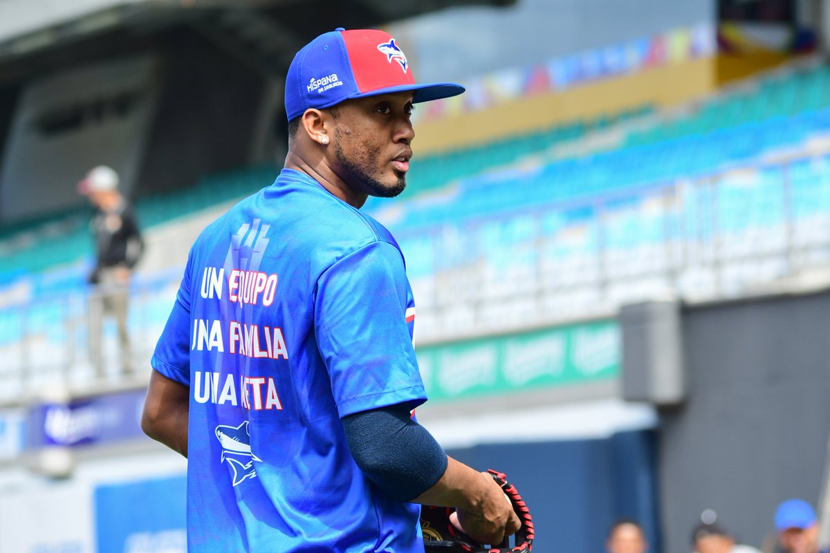 Tiburonesbbc_'s tweet photo. Miren quien llegó 🤩🦈

Alcides Escobar ya practica con La Guaira 🥁

📸 @FernandoOduber 

#PaEncima #60Aniversario https://t.co/s4dE8Bk1jT