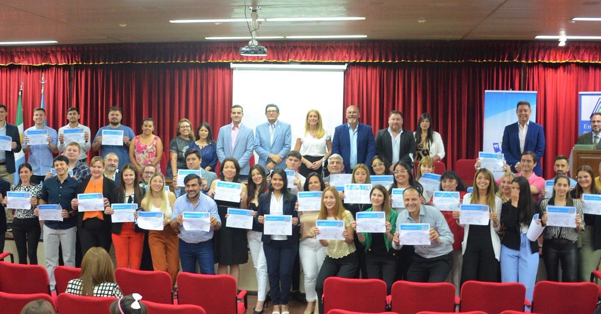 FAPASAOFICIAL's tweet photo. 📜La jornada federal llevada a cabo por #FAPASA en las distintas provincias del país llega a Chaco. En la oportunidad fue realizada la entrega de diplomas a los nuevos Productores Asesores de seguros. https://t.co/YHMgxPPRUq