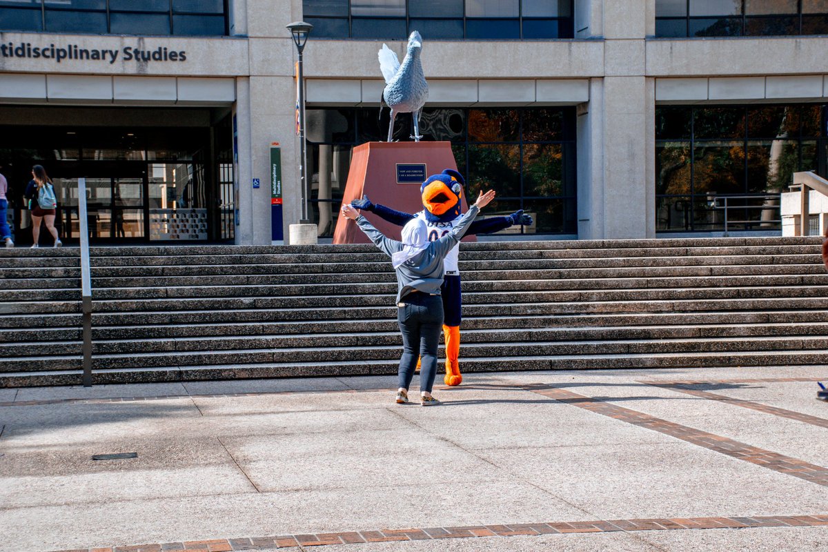 See y’all Friday, 'Runners! 

Get Tickets: bit.ly/3i3itNU
Get Student Tickets: bit.ly/3LrtQdh

#UTSA #BirdsUp #LetsGo210
