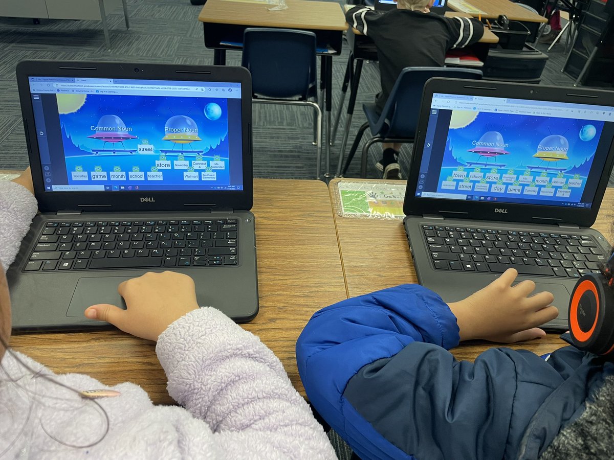 hooker_mrs's tweet image. More @LumioSocial lessons today @OnslowSchools! Today’s lessons include 2nd and 3rd grade Ss with CKLA vowel sounds and Ancient Rome activities! @powerpoint lessons easily added to Lumio. Ss LOVED it, 2nds didn’t want to leave for lunch! Tech &amp;amp; paper unite! #OnslowDLT #OCSEngage