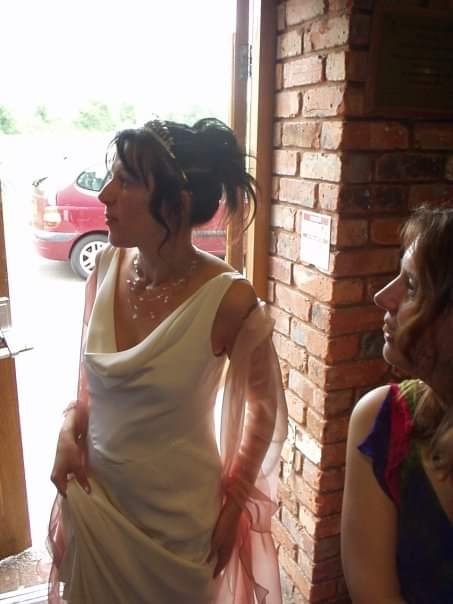 ElsieFantazi's tweet photo. Me on my wedding day 2006! ❤️❤️❤️ A very happy day indeed! My wedding dress only cost £60. Our wedding cost just under 3 grand. Me and the hubby-to-be each got a loan of a grand then saved up a pound a day in our pound pot! Happy days 🙃 #cheapwedding https://t.co/AUgGIxquCY