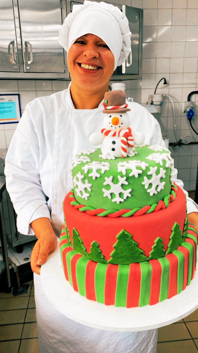 ninhalella's tweet photo. O gerente do mercado falou que eu estava me iludindo me deixando treinar na confeitaria. Confeiteira formada pelo #senac @senacrjtrainee @senacrio_bmvr #deusprovera #cakes #rj https://t.co/YIgyIlvA0h