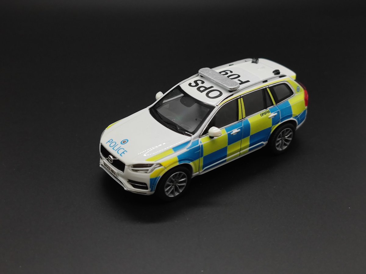 blue_code3's tweet image. 1/43 West Midlands Police Volvo XC90 Armed Response #OPSF09