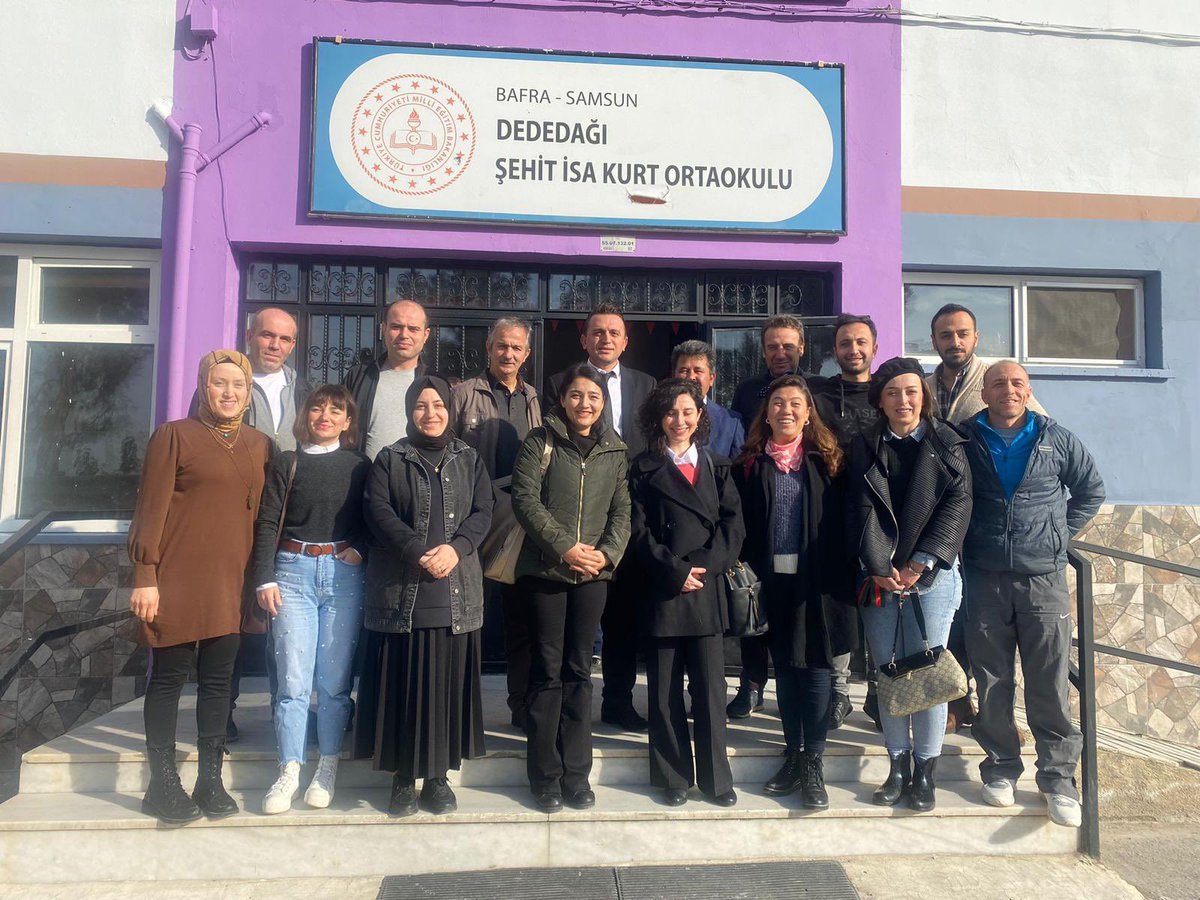 Kardeş okulumuz OMÜ Vakfı Koleji ile beraber yürüttüğümüz "Bir Dilek Tut Projesi" kapsamında okulumuzu ziyaret ederek öğrencilerimize hediyeler takdim eden  OMÜ Vakfı Koleji Müdürü ve Okul Aile Birliği Heyetine teşekkür ederiz. <a href="/s_oztosun/">Sebahattin ÖZTOSUN</a> <a href="/OmuVakfiKolej/">OMÜ Vakfı Koleji</a>