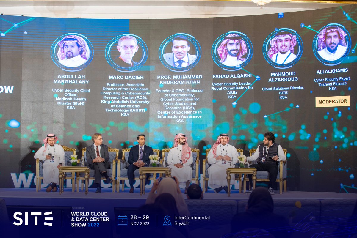 site_saudi's tweet photo. ضمن إحدى الجلسات الحوارية المثرية بعنوان
(How Secure is your Data in the Cloud)
في #WCSKSA، تحدّث م. محمود الزروق مدير الحلول السحابية في #سايت عن دور الذكاء الاصطناعي في تطور الخدمات السحابية في مجال أمن وحماية البيانات.
#سحابتنا_سعودية
#سحابة_سايت https://t.co/DVlNxN1lcP
