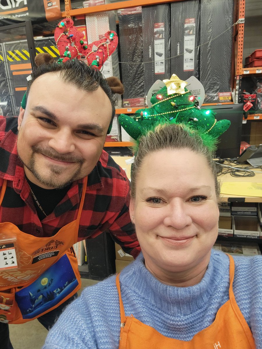 Already in holiday spirit!!!
<a href="/1257Home/">Home Depot 1257</a>