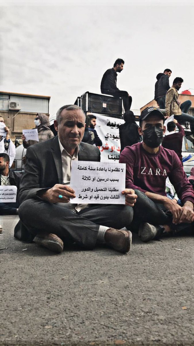 Musstafa1_'s tweet photo. @IraqiPMO @mohamedshia انظروا لهذه الشيبة في الشارع وأمام الوزارة دون إذن صاغية من المسؤولين

#الدور_الثالث_للجامعات_يالسوداني ٢ https://t.co/aZbiEvZeiW