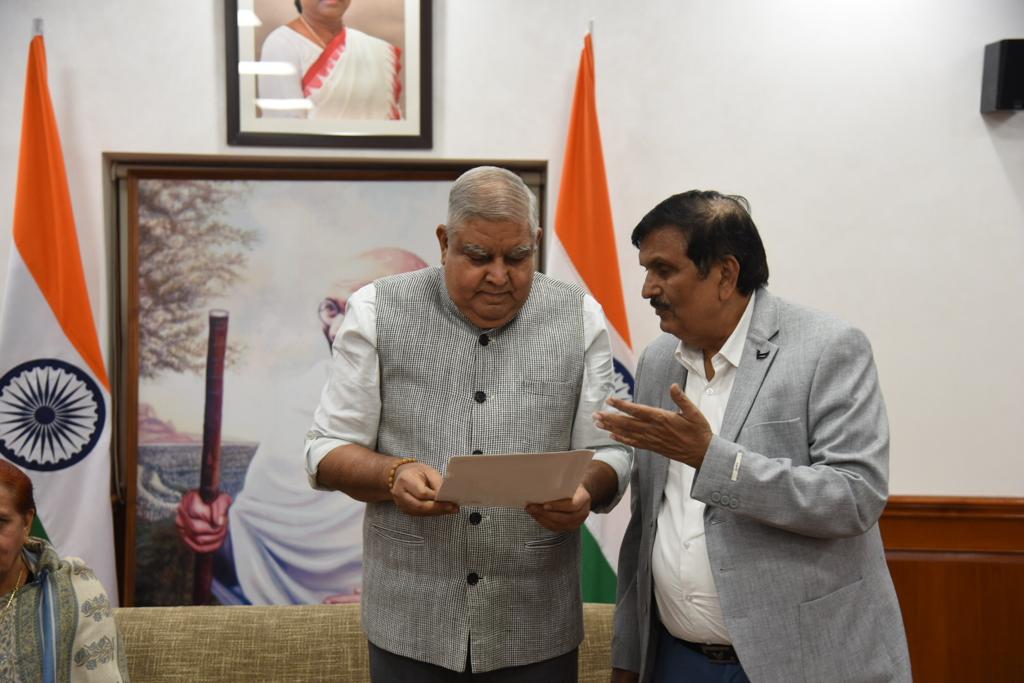 imajdnnational's tweet photo. National President @IMAIndiaOrg along with a delegation of Sr. IMA Leaders, @imajdnnational, @HqsMsn had a fruitful meeting with Hon'ble VP of India Sh Jagdeep Dhankar ji. https://t.co/fTiecRIzSV