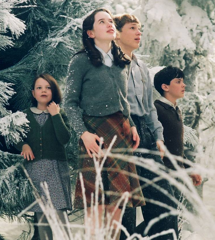 NarniaWeb's tweet photo. "And now there was no mistaking it and all four children stood blinking in the daylight of a winter day." #Narnia https://t.co/MRZbIsIno7
