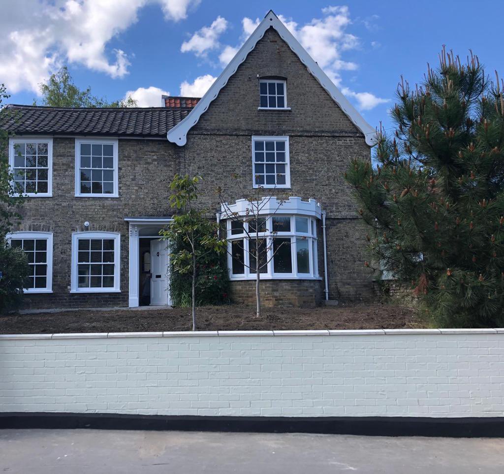 wadedecorator's tweet image. An oldie but a goodie… These photos are from a house for East Suffolk Council, in Bungay. We completed a full interior and exterior refurbishment job! 

#paintingcontractors #professionalpainters #refurbishment #commericalpainter #decorating #paintinganddecorating #refurb