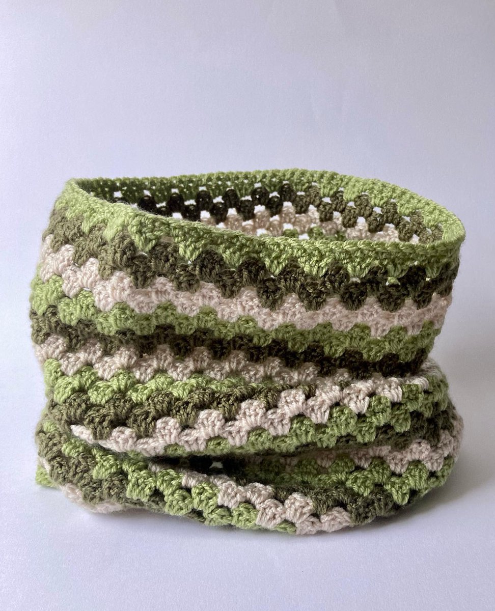 MC_Crochet's tweet photo. Super happy with how these granny stripe cowls have turned out. #EtsySellers #handmade #shopsmall #giftsforher  #giftsforhim #christmas22 #wiltshour #cottagestyle #grannystripes #ukhandmade #ukmakers #winter #HandmadeHour https://t.co/1O5KjaKzHC
