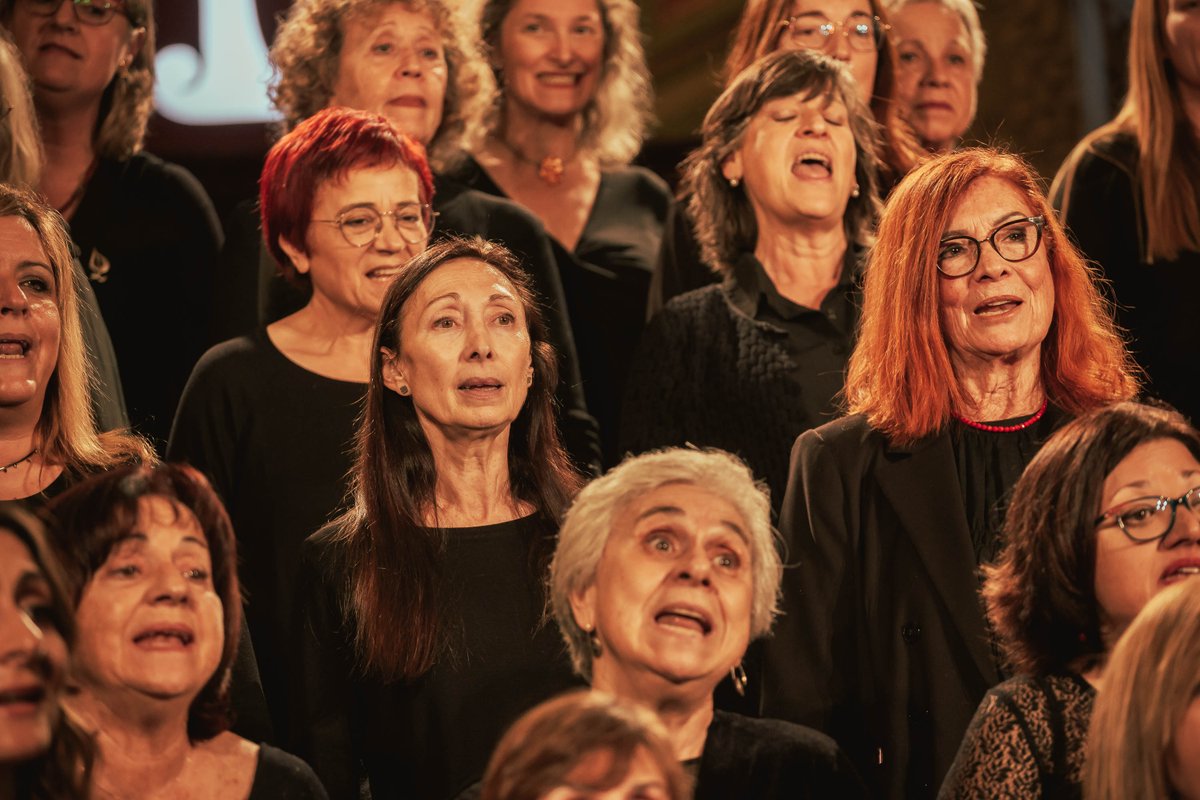 El Nadal arriba al Liceu! ✨💫

Il·luminem la façana i fem l'encesa de llums de l'arbre amb la col·laboració del  <a href="/CorDrassanes/">CorDrassanes</a> 🎄

#BonNadalaFamília