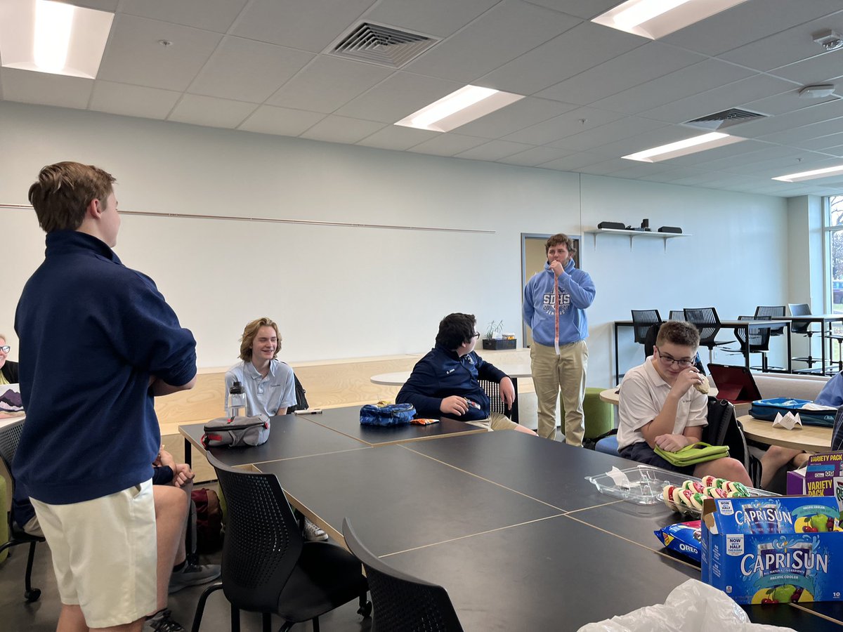 SDHS__robotics's tweet photo. Today our team ate lunch with the coding club. We were able to share our goals this season and connect through the coding element of robotics! Lots of smart students in this room. There were also fun treats involved ;) thank you @kristyBlsdx5 for letting us join you today!! https://t.co/7r1vz9q4TJ