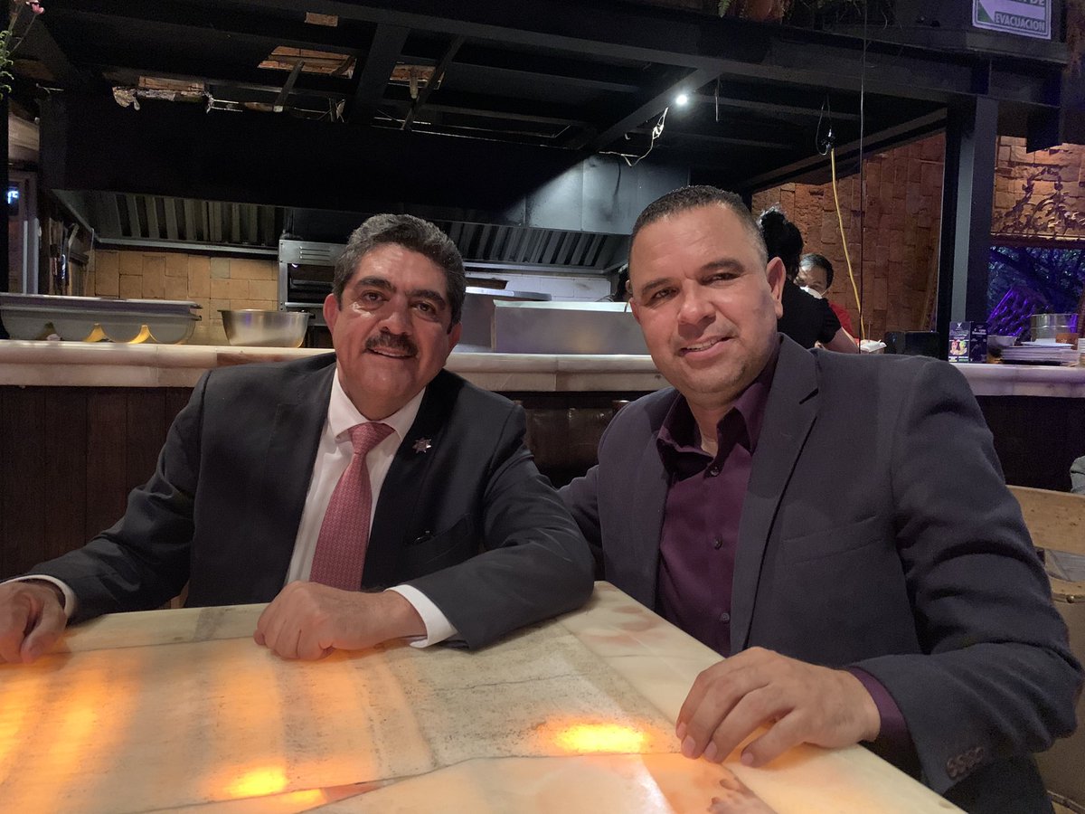 CarlosSarabiaC's tweet photo. Hoy es cumpleaños de mi Líder y amigo @ManuelEspino a quien le mando un fuerte abrazo y muchas bendiciones, pásala súper estimado amigo. https://t.co/KDCzHTkOUL