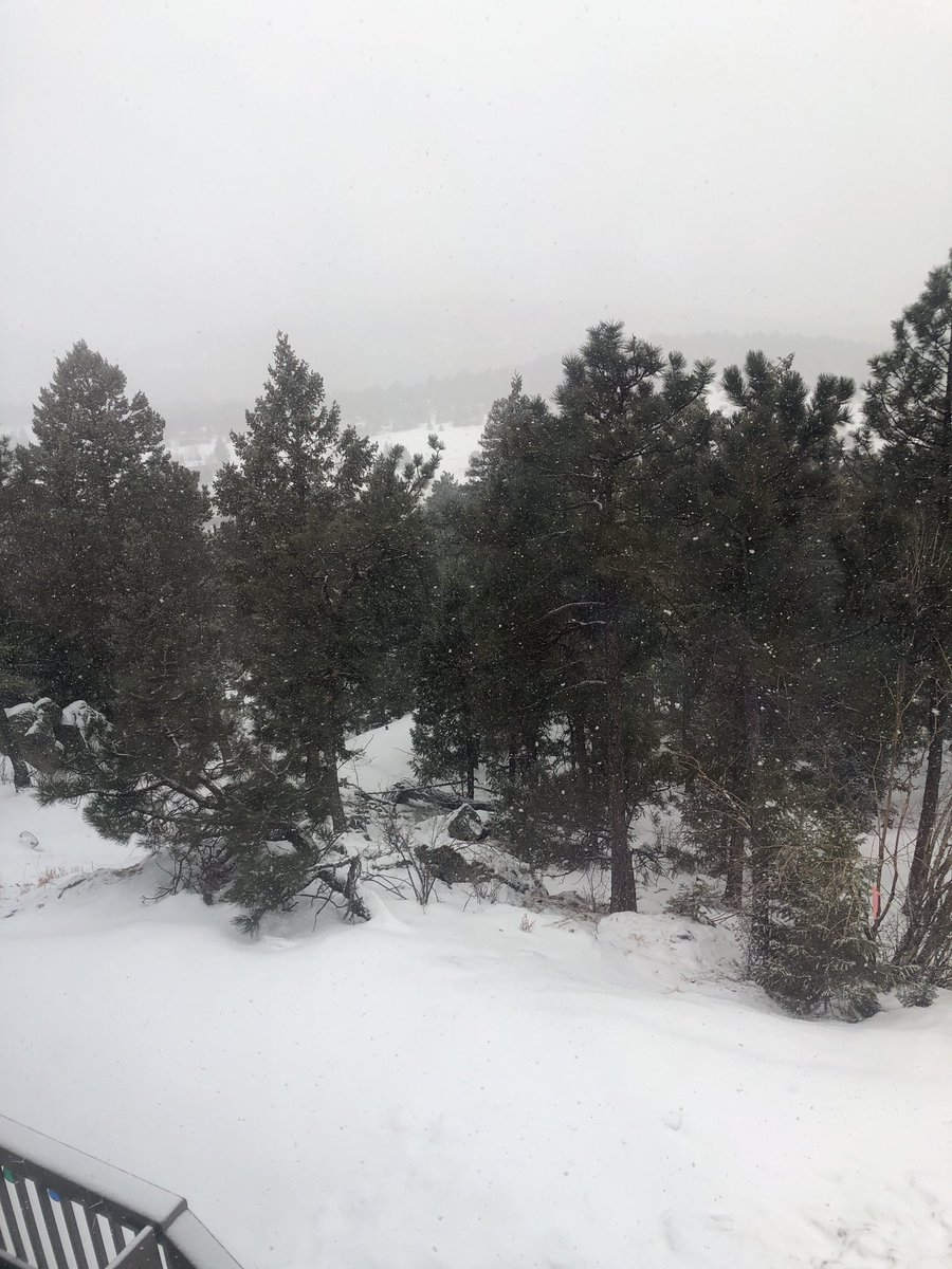 LadyKiraBrown's tweet photo. Typical spring weather in Colorado Springs.
#Coloradan #LocalColoradan https://t.co/Tvmfzz0STb