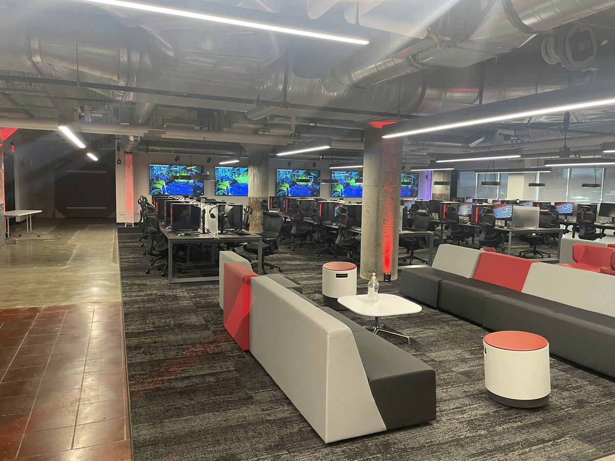 iamcpsathletics's tweet photo. Stopped over to the @uofcincy The 1819 Innovation Hub today for a meeting w/ Jack Miner &amp; team to discuss collaboration around Esports! Wow! This space is impressive &amp; we are excited about this collaboration &amp; the opportunities we can provide to our @IamCPS students!!! #cpsstrong https://t.co/naRiGVWhIL