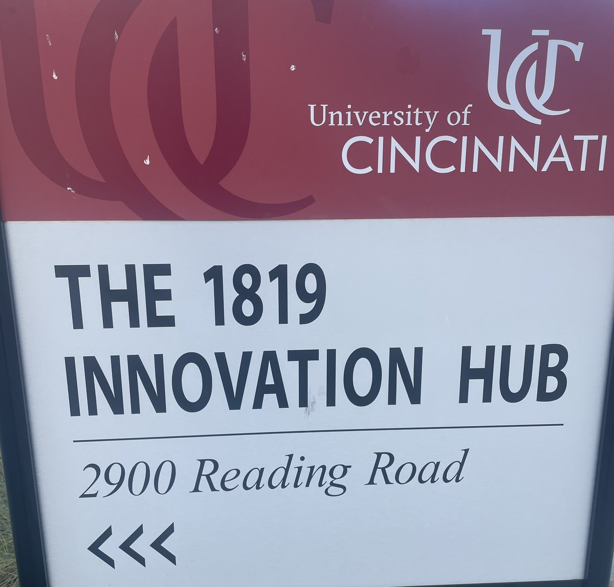 iamcpsathletics's tweet photo. Stopped over to the @uofcincy The 1819 Innovation Hub today for a meeting w/ Jack Miner &amp; team to discuss collaboration around Esports! Wow! This space is impressive &amp; we are excited about this collaboration &amp; the opportunities we can provide to our @IamCPS students!!! #cpsstrong https://t.co/naRiGVWhIL