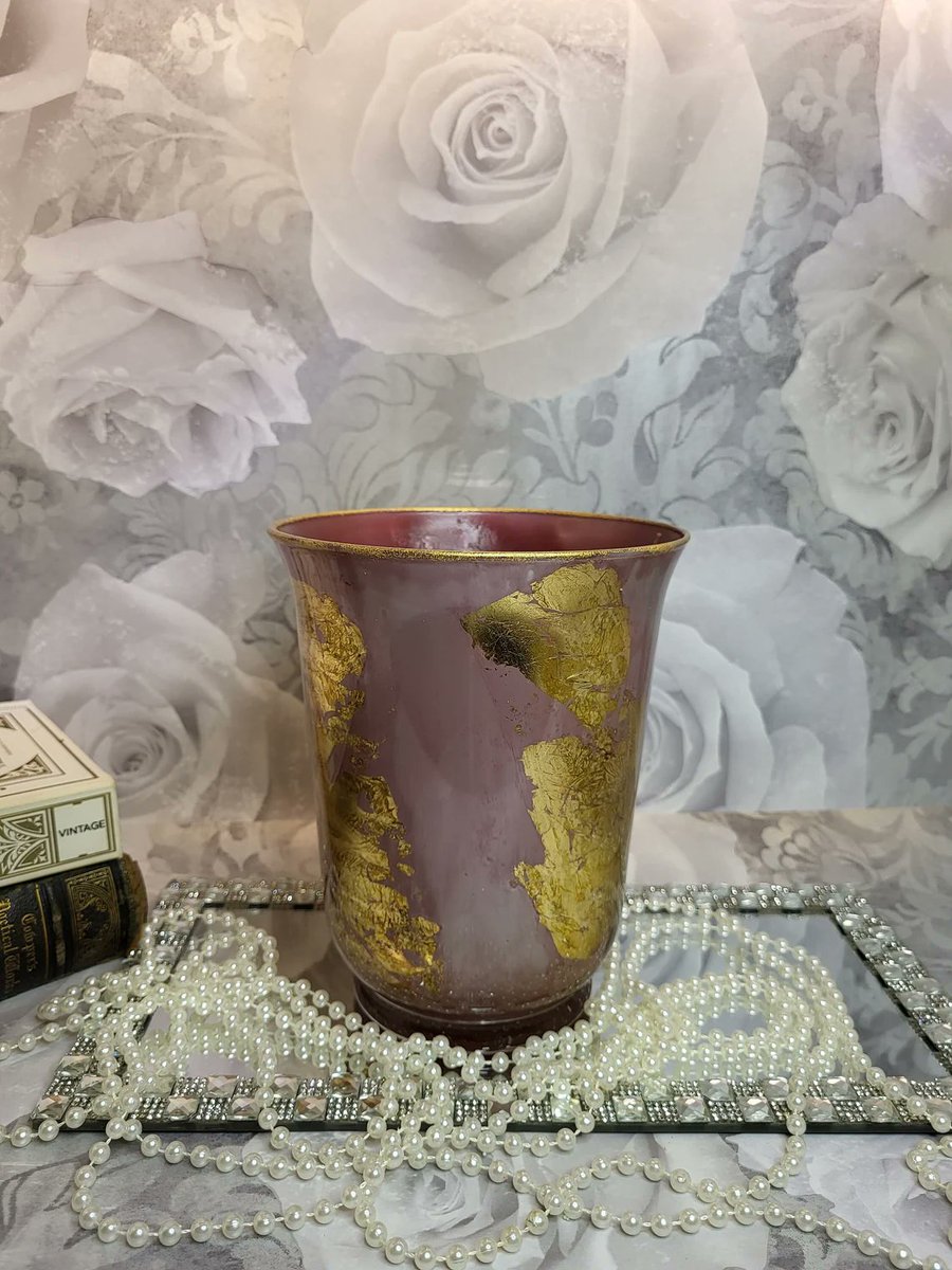 CreationTk's tweet photo. Gold and Pink Leaf Vase

A beautiful Christmas gift for loved ones.  :)

#goldleafvase #pinkvase #aestethisroomdecor #aestheticvase #decorativevase #vase #rosevase #christmasvasedecor #homedecorvase #vasedecorations #vaseglass #giftdecorations #pinkchristmasdecor #christmasdecor https://t.co/VwI1C7kfxu