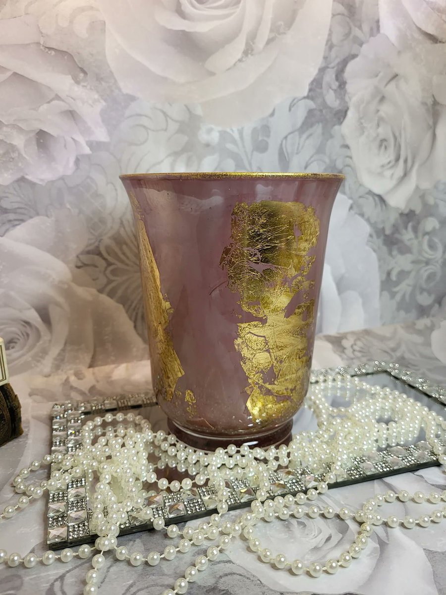 CreationTk's tweet photo. Gold and Pink Leaf Vase

A beautiful Christmas gift for loved ones.  :)

#goldleafvase #pinkvase #aestethisroomdecor #aestheticvase #decorativevase #vase #rosevase #christmasvasedecor #homedecorvase #vasedecorations #vaseglass #giftdecorations #pinkchristmasdecor #christmasdecor https://t.co/VwI1C7kfxu