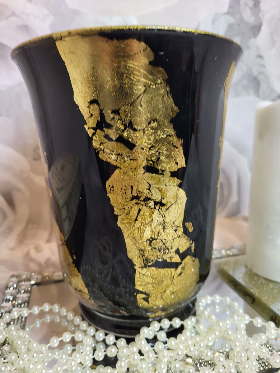 CreationTk's tweet photo. Modern Black Gold Leaf Glass Vase

A stunning way to show off some Flowers in the home.

#marblevase #blackmarblevase #goldflowervase #modernblackvase#diningtabledecor #diningtablevase #blackdecoration #goldleafvase #leafvase #goldrimmedvase #decorativevase #blackgoldvase https://t.co/DNnwZkyg22