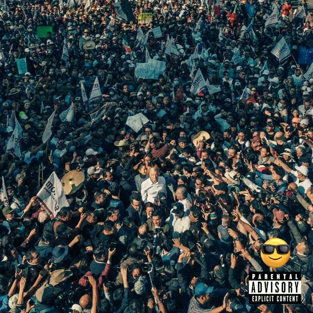 jorgechancob's tweet photo. #Imágenes que parecen portada de álbum de un #RockStar 😎: El presidente 🇲🇽 Andrés Manuel .@lopezobrador_ #AMLO es aclamado por el pueblo de México durante la #MarchaConAMLO del #27Nov , en celebración por los logros de su .@GobiernoMX
#AmorConAmorSePaga
#4T #HumanismoMexicano https://t.co/fWQlYTYefS
