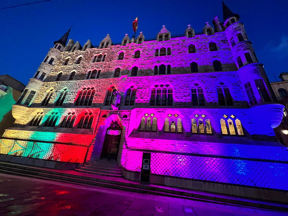 Museo Casa Botines Gaudí tweet media