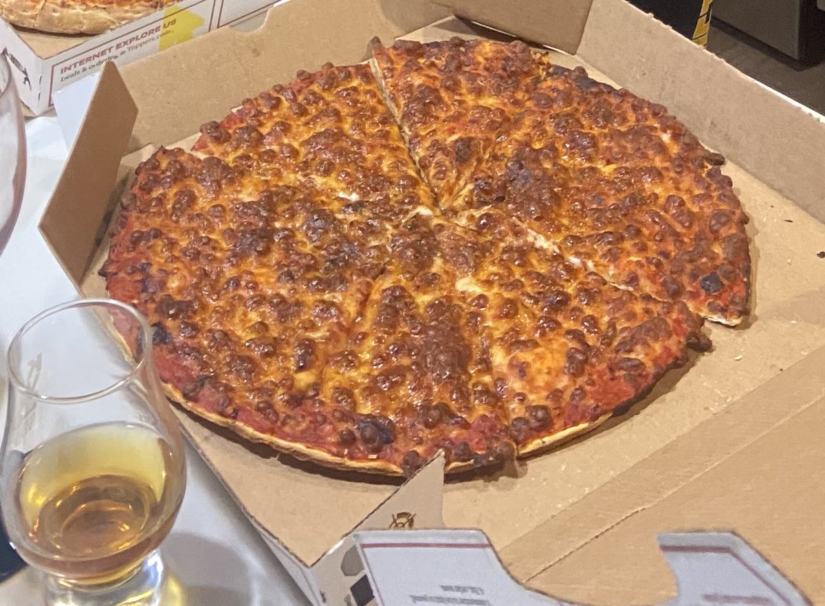 exploritorii's tweet image. UNACCEPTABLE @ToppersPizza