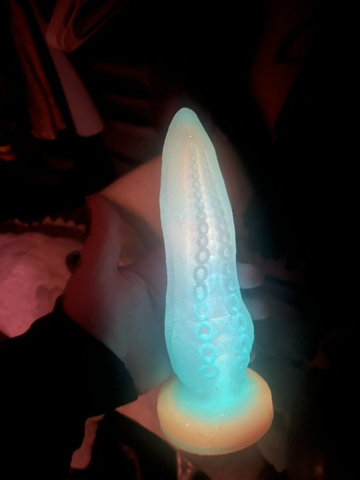 So I was going through my closet for something and I found this weird glowing thing in the corner&hellip; my<a href="/tag/tiktok"class="tags"><span>#tiktok</span></a><a href="/tag/tiktokthots"class="tags"><span>#tiktokthots</span></a><a href="/tag/tiktoknaked"class="tags"><span>#tiktoknaked</span></a><a href="/tag/tiktokvideo"class="tags"><span>#tiktokvideo</span></a>