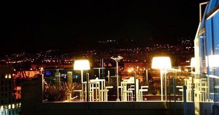 💢ATENCION‼️  ⁣
⁣
Este viernes 2 de diciembre abrimos 𝐧𝐮𝐞𝐬𝐭𝐫𝐨 𝐒𝐤𝐲𝐛𝐚𝐫 en la octava planta 🔝⁣⁣⁣⁣
⁣⁣⁣⁣
👉De 23.30h a 2.30h podréis disfrutar de unas copas con vistas a la 𝗥í𝗮 𝗱𝗲 𝗩𝗶𝗴𝗼 y a la 𝗻𝗼𝗿𝗶𝗮 🎡⁣
⁣
¡Os esperamos! 🍸💃⁣
⁣
#skybar #vigo