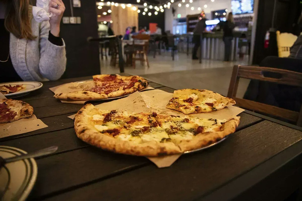 VisitIndiana's tweet image. Bad Dad: Indiana's Best Brewery Serves World Class Pizza 🍕🍺 

𝐑𝐄𝐀𝐃 𝐌𝐎𝐑𝐄: bit.ly/3oxF8C4 

#visitindiana #pizza #INIndiana