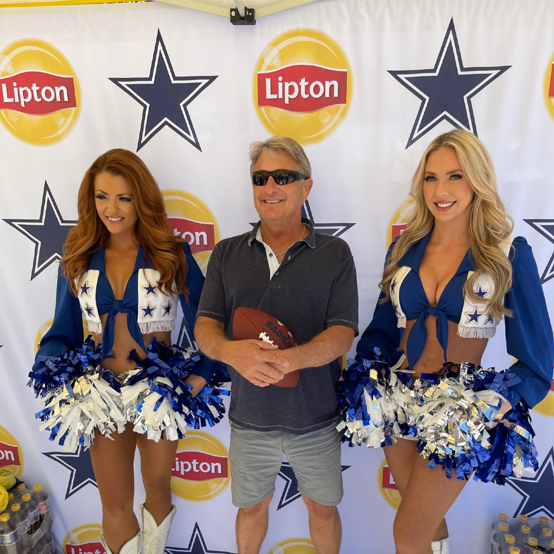 QBBQFest's tweet photo. You never know who'll show up at #QBBQFest! 🤠📣🙆‍♀️ Thanks for coming out @DCCheerleaders! https://t.co/2vmrbKVcnJ