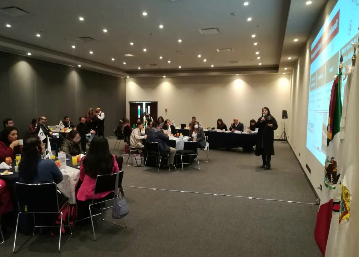 DayraVergara's tweet photo. Me reuní con integrantes de la @CANACINTRA_EMex para dialogar sobre los programas y beneficios que tiene el @Infonavit #EdoMéx para las empresas y los trabajadores mexiquenses.
📌 Importante seguir acercando esta información, para impulsar acuerdos que beneficien a todos y todas. https://t.co/qeGMN2mOJ9