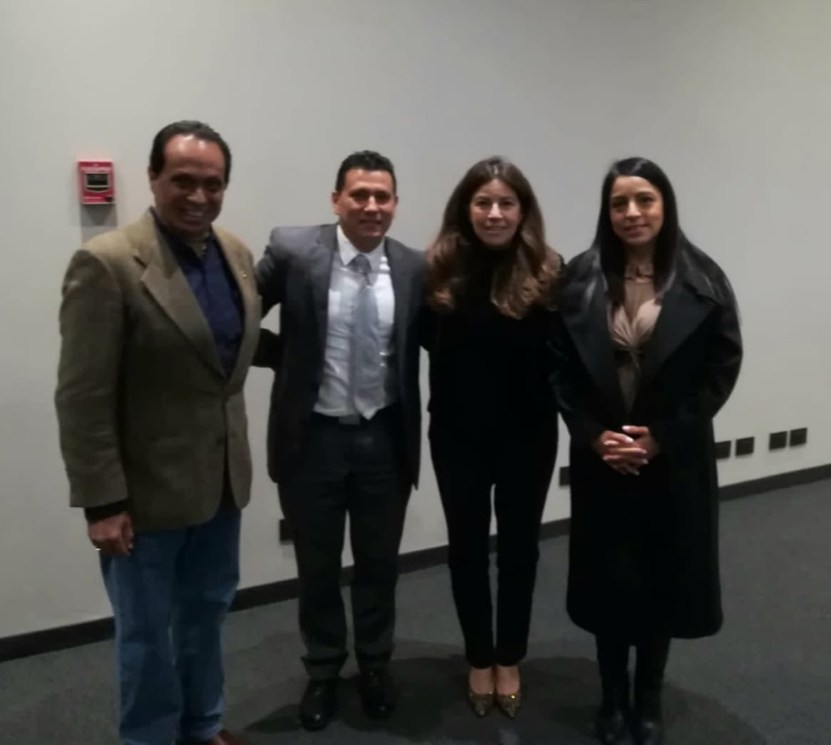 DayraVergara's tweet photo. Me reuní con integrantes de la @CANACINTRA_EMex para dialogar sobre los programas y beneficios que tiene el @Infonavit #EdoMéx para las empresas y los trabajadores mexiquenses.
📌 Importante seguir acercando esta información, para impulsar acuerdos que beneficien a todos y todas. https://t.co/qeGMN2mOJ9