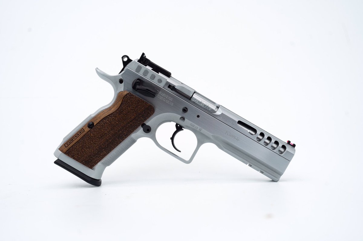 BearCreekAR's tweet photo. What are y’all getting your wives & husbands for #christmas2022 ? Let me choose for y’all 🤩 and get them a #45acp #bearcreekarsenal #2A #tangfolio https://t.co/kJZXxsCPhT