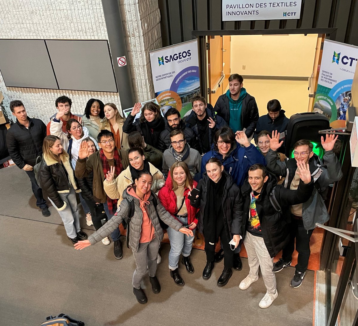 GroupeCTTGroup's tweet photo. CTT accueille des étudiants en ingénierie de @ItechLyon en immersion @USherbrooke département de chimie.

Dany Charest de @TechniTextile  était aussi invité à présenter l'écosystème textile québecois à ces étudiants en génie textile; plasturgie; formulation et cuir. https://t.co/K1iZ63h3xU