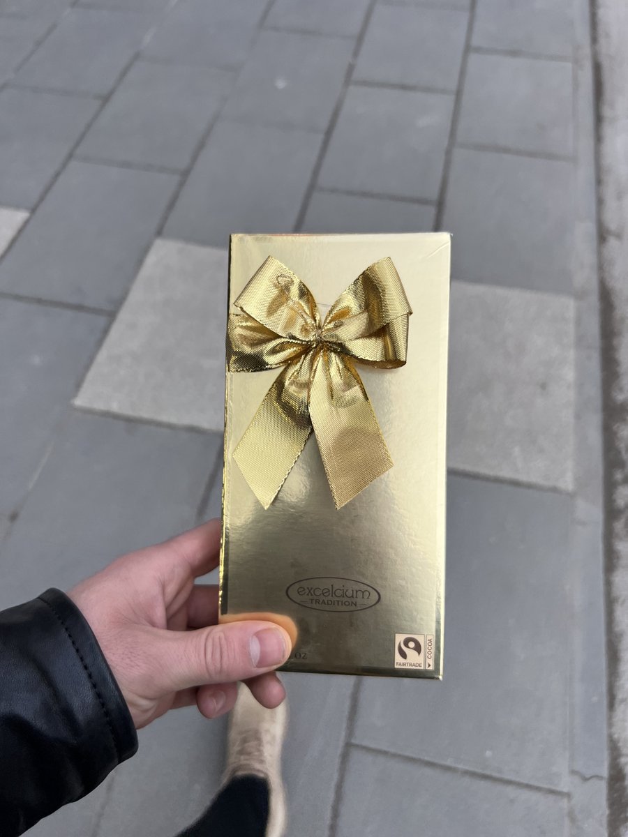 Liseli platoniklerim yolda önümü kesip bana bunu hediye ettiler… thanks