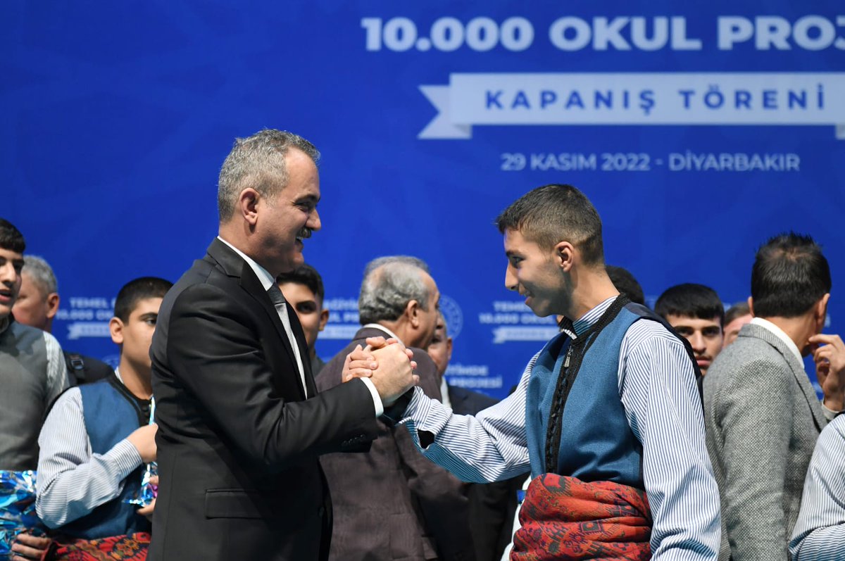 Teşekkürler Sayın Bakanımız Mahmut ÖZER

Temel Eğitimde 10.000 okul projesi ile yavrularımıza daha güzel eğitim ortamları oluşturuldu.

#TemelEğitimdeDiyarbakır
<a href="/tcmeb/">Millî Eğitim Bakanlığı</a> 
<a href="/aliihsansu_/">Ali İhsan Su</a> 
<a href="/Murat4Kucukali/">Murat Küçükali</a>
<a href="/ErnezDemir/">Demir Ernez</a>